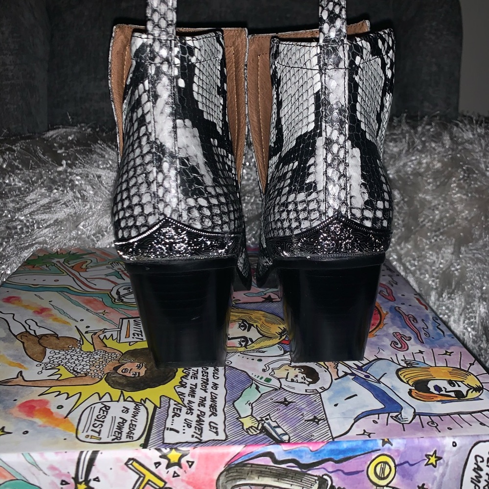 Jeffrey Campbell Size 8 Snakeskin Bootie - Picture 3 of 6